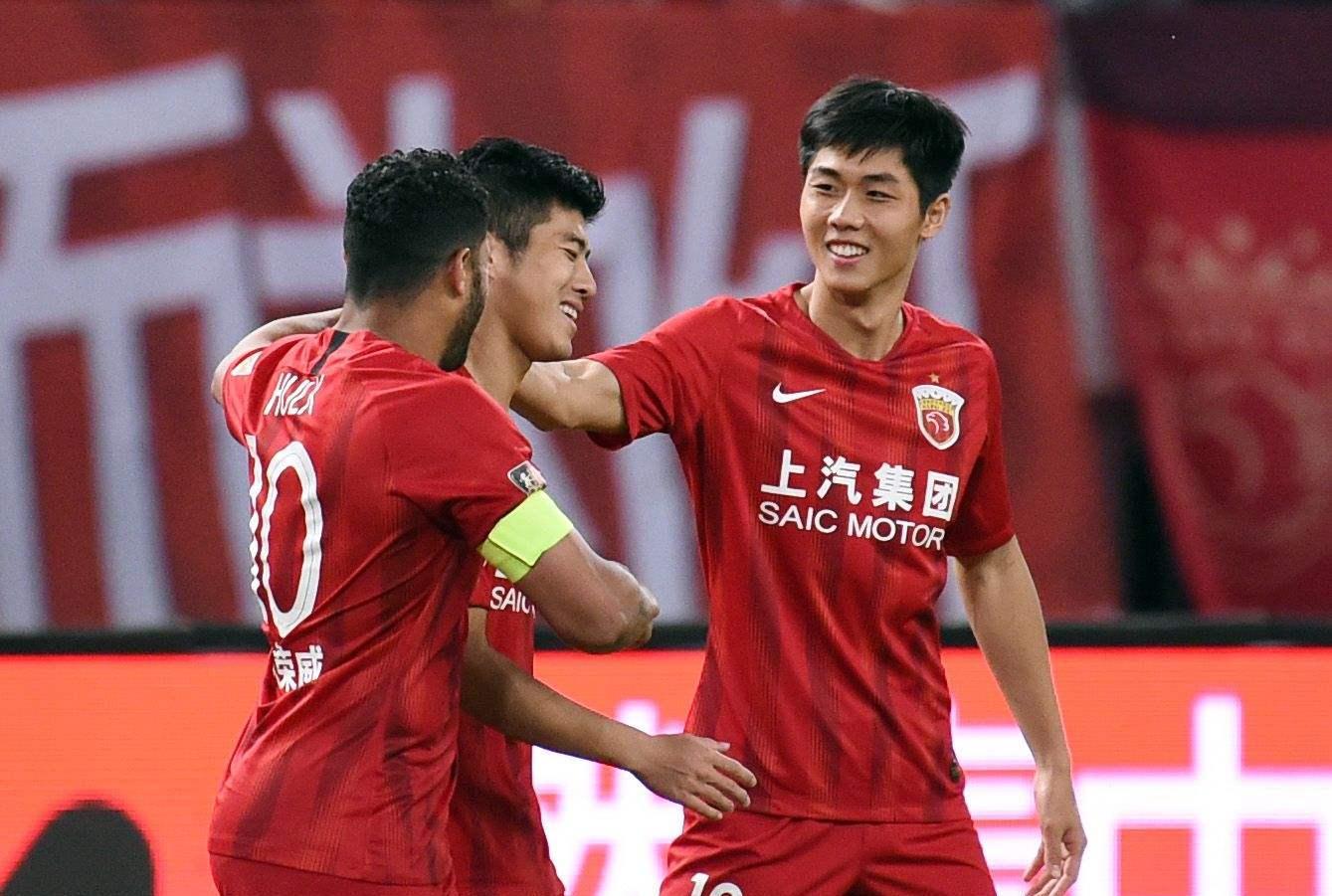 关于皇家马德里训练开放日,窗口期刷新队史纪录引欢呼,中超在即,更衣室氛围转暖的信息 关于皇家马德里训练开放日,窗口期刷新队史纪录引欢呼,中超在即,更衣室氛围转暖的信息