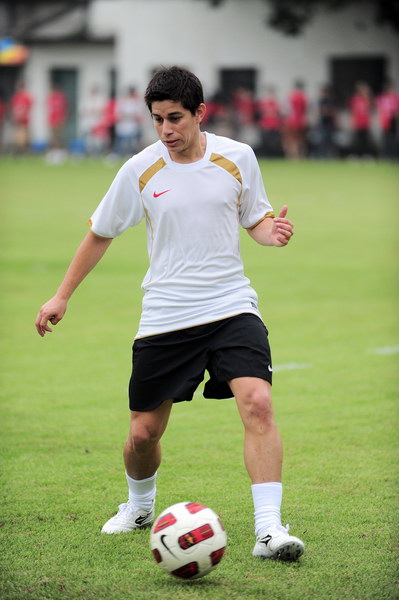 关于皇家马德里训练开放日,窗口期刷新队史纪录引欢呼,中超在即,更衣室氛围转暖的信息 关于皇家马德里训练开放日,窗口期刷新队史纪录引欢呼,中超在即,更衣室氛围转暖的信息